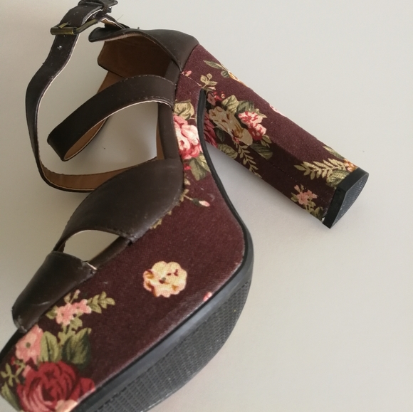 ❤️[3/$35] Qupid Strappy Floral Platform Block Heel - Picture 4 of 9